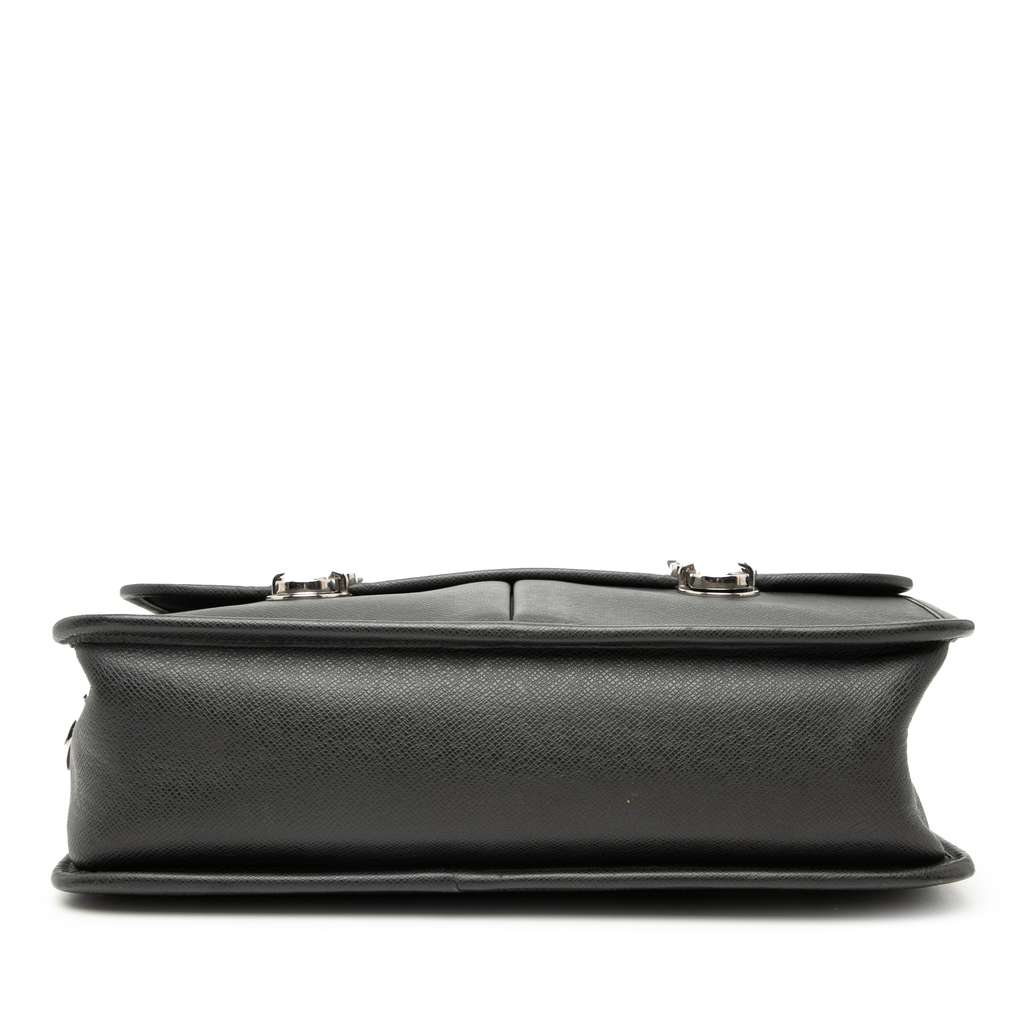 Louis Vuitton Taiga Alexei Messenger Black Leather Good condition - Inside View