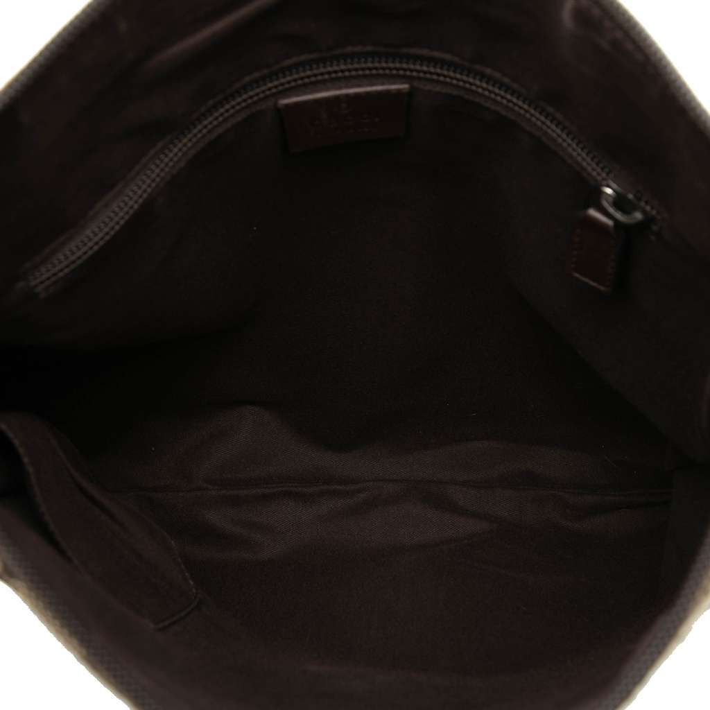 Gucci GG Canvas Crossbody Beige Canvas Good condition - Model View