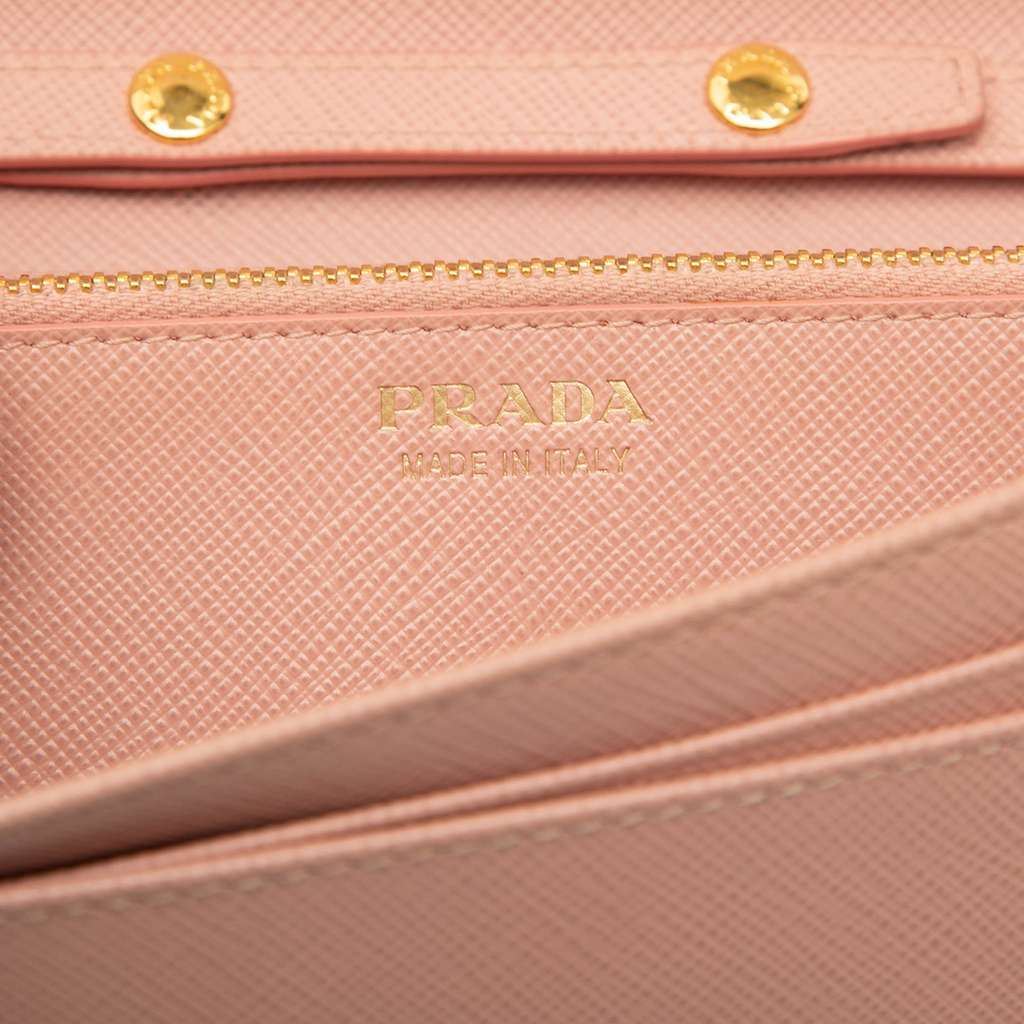 Prada Saffiano Wallet On Chain Pink Leather Good condition - Box View