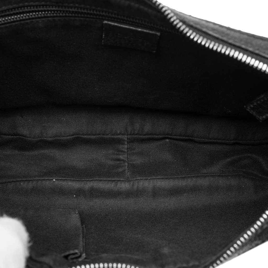 Gucci GG Canvas Crossbody Black Canvas Good condition - Model View