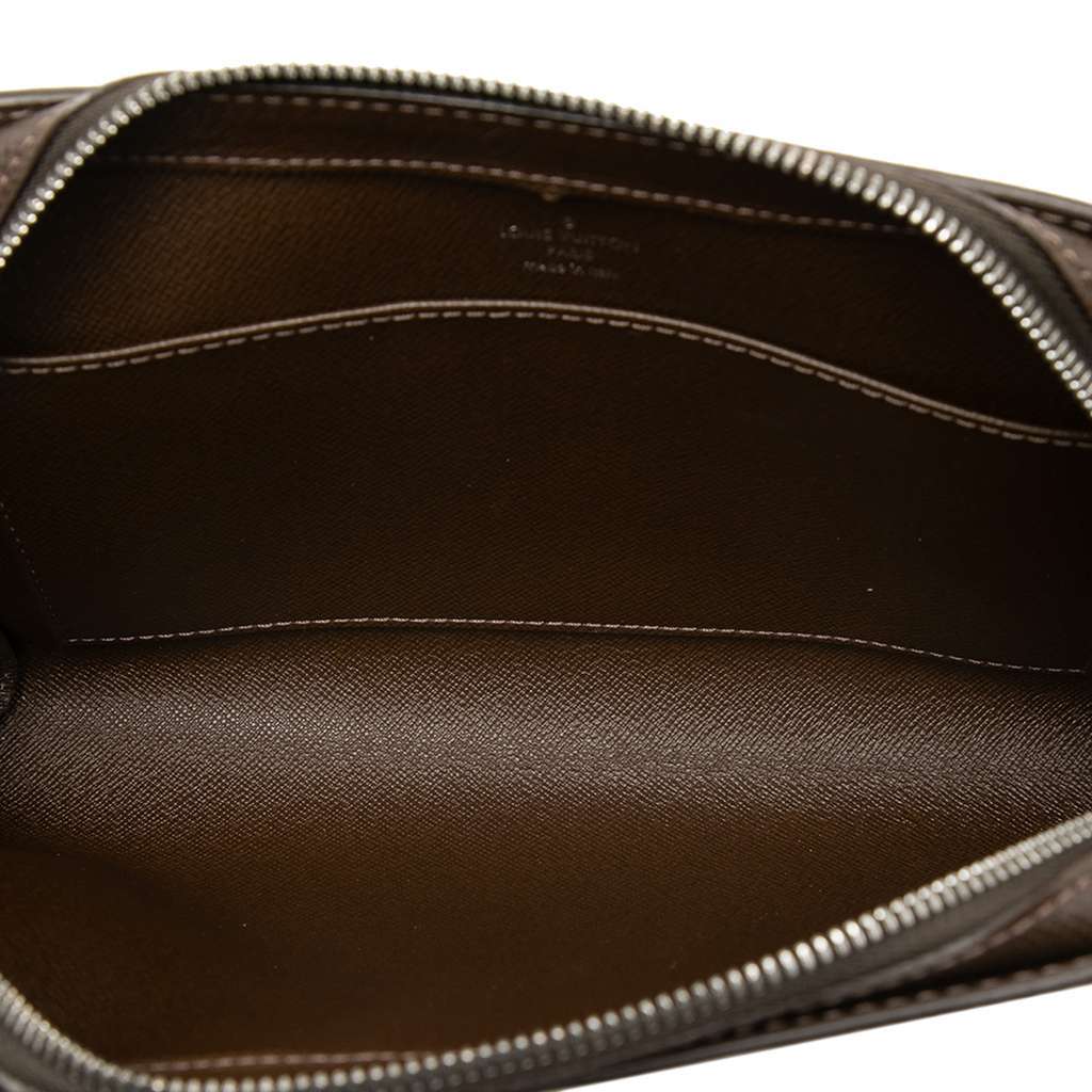 Louis Vuitton Taiga Pochette Baikal Brown Leather Good condition - Model View