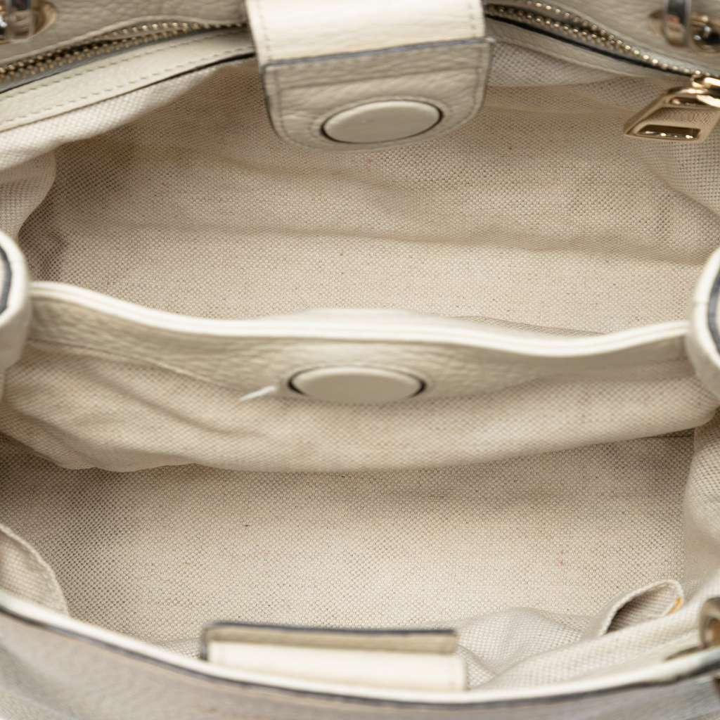 Gucci Small Calfskin Bamboo Shopper Satchel White Leather Good condition - Model View