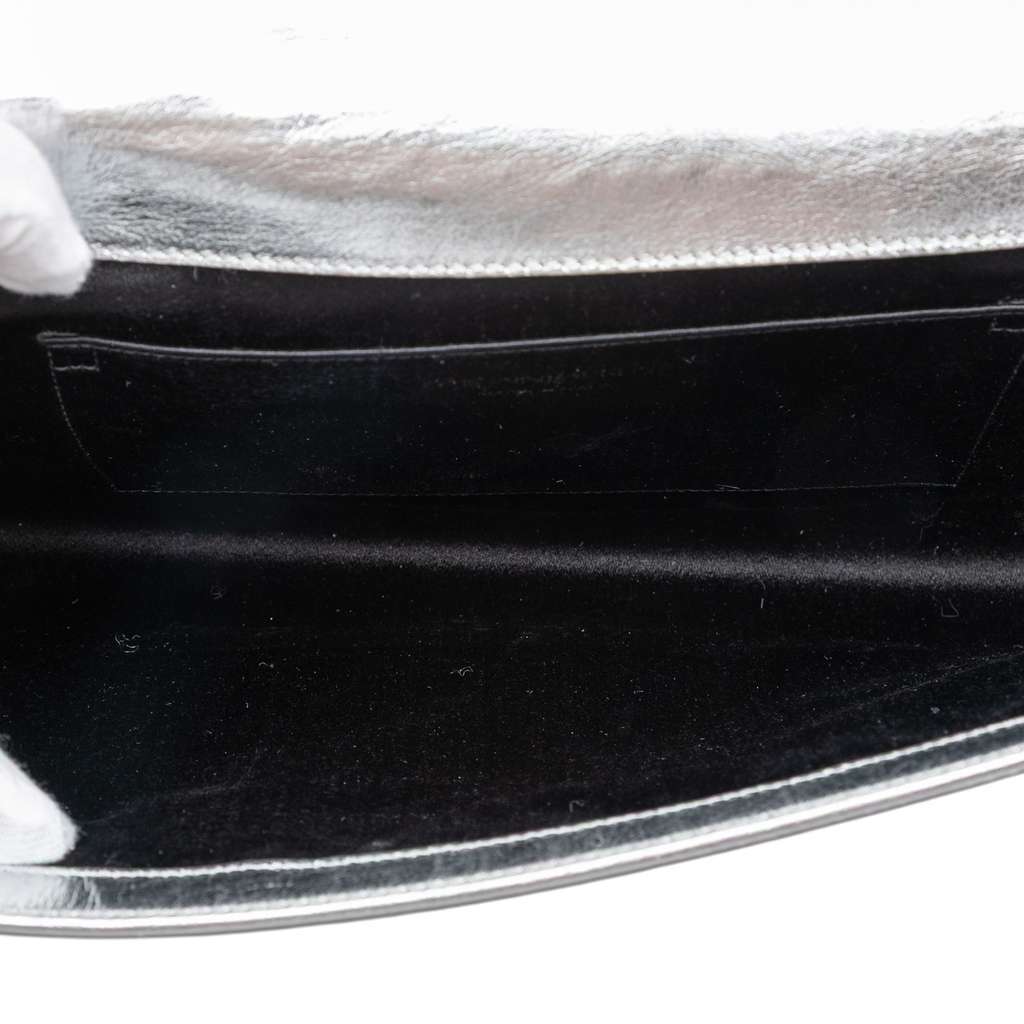 Saint Laurent Large Textured Metallic Calfskin Monogram Belle De Jour Clutch Silver Leather Good condition - Model View