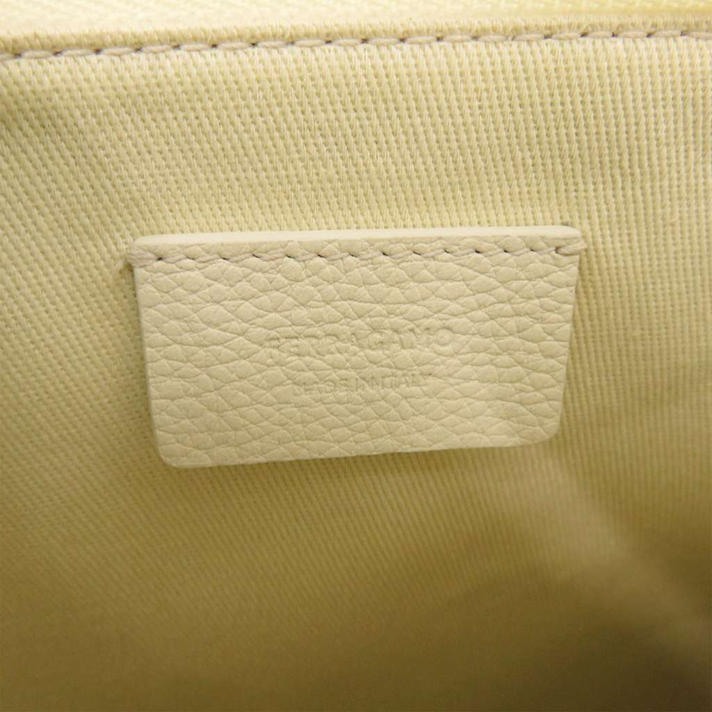 Salvatore Ferragamo Bicolor Pebbled Leather Clutch White Leather Good condition - Model View