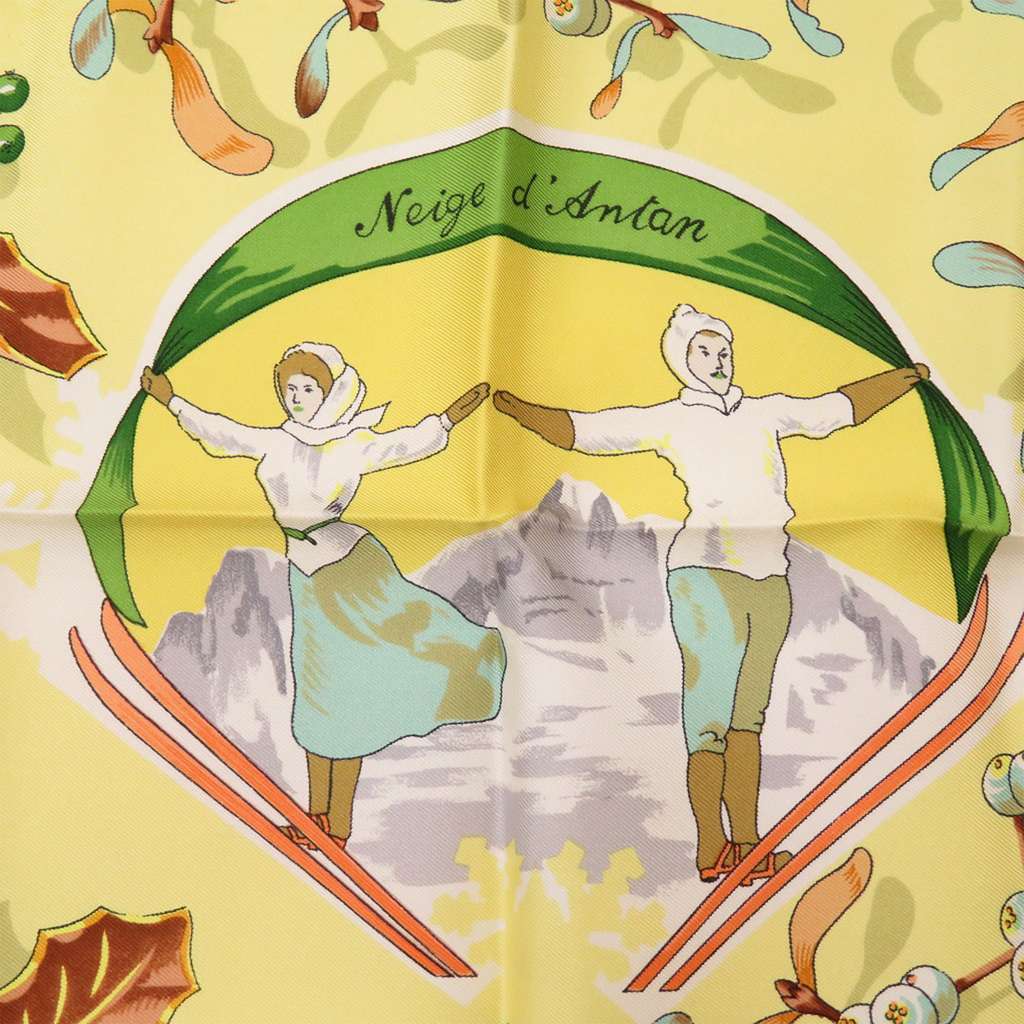Hermès Neige d Antan Silk Scarf 90 Yellow Silk Very good condition - Inside View