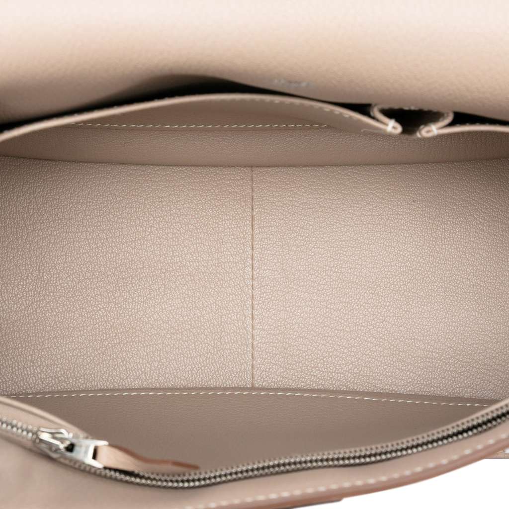 Hermès Clemence Jypsiere 31 Beige Leather Good condition - Model View