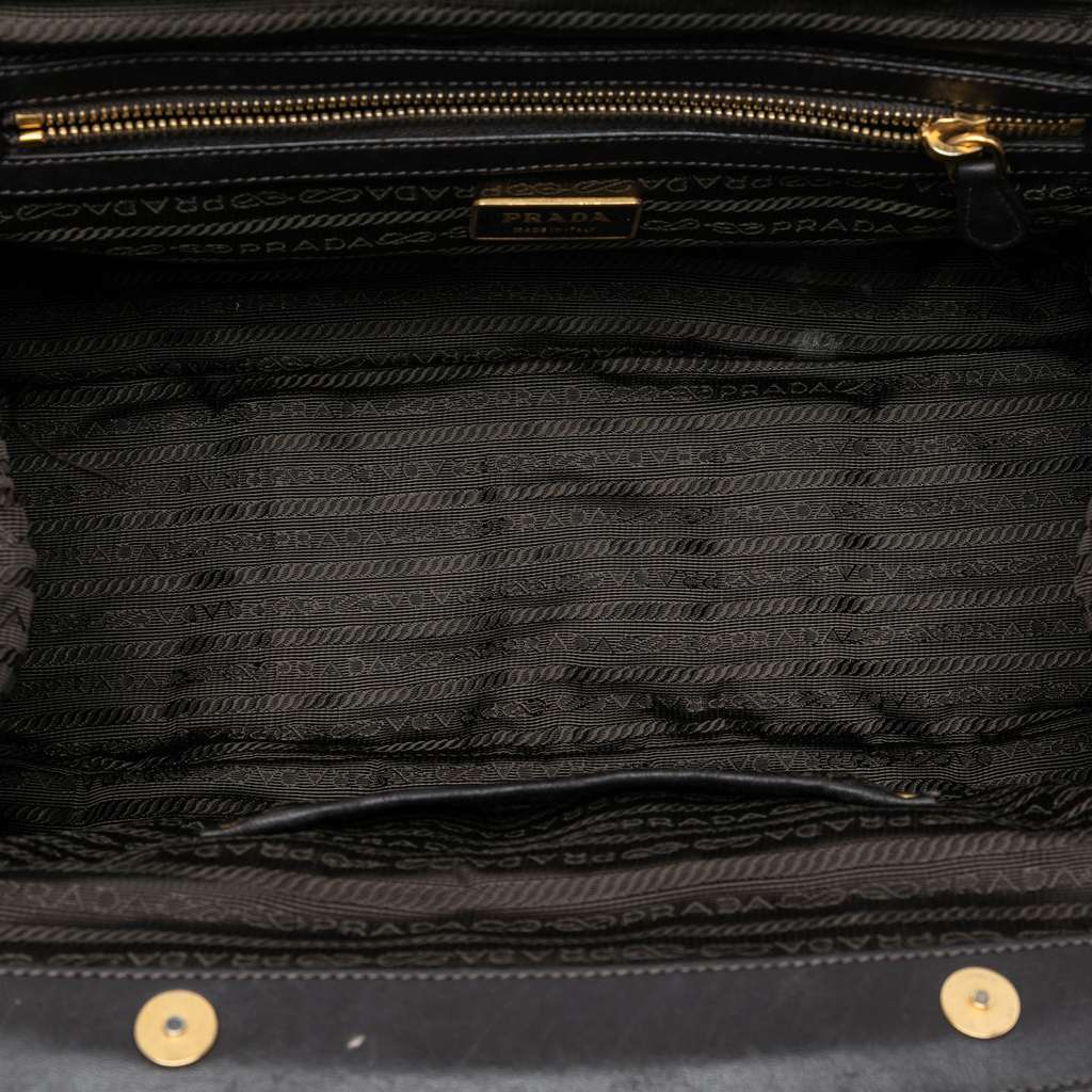 Prada Tessuto Gaufre Frame Handbag Green Good condition - Model View