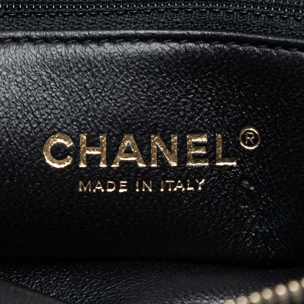 Chanel CC Chevron Calfskin Envelope Clutch Black Leather Good condition - Box View