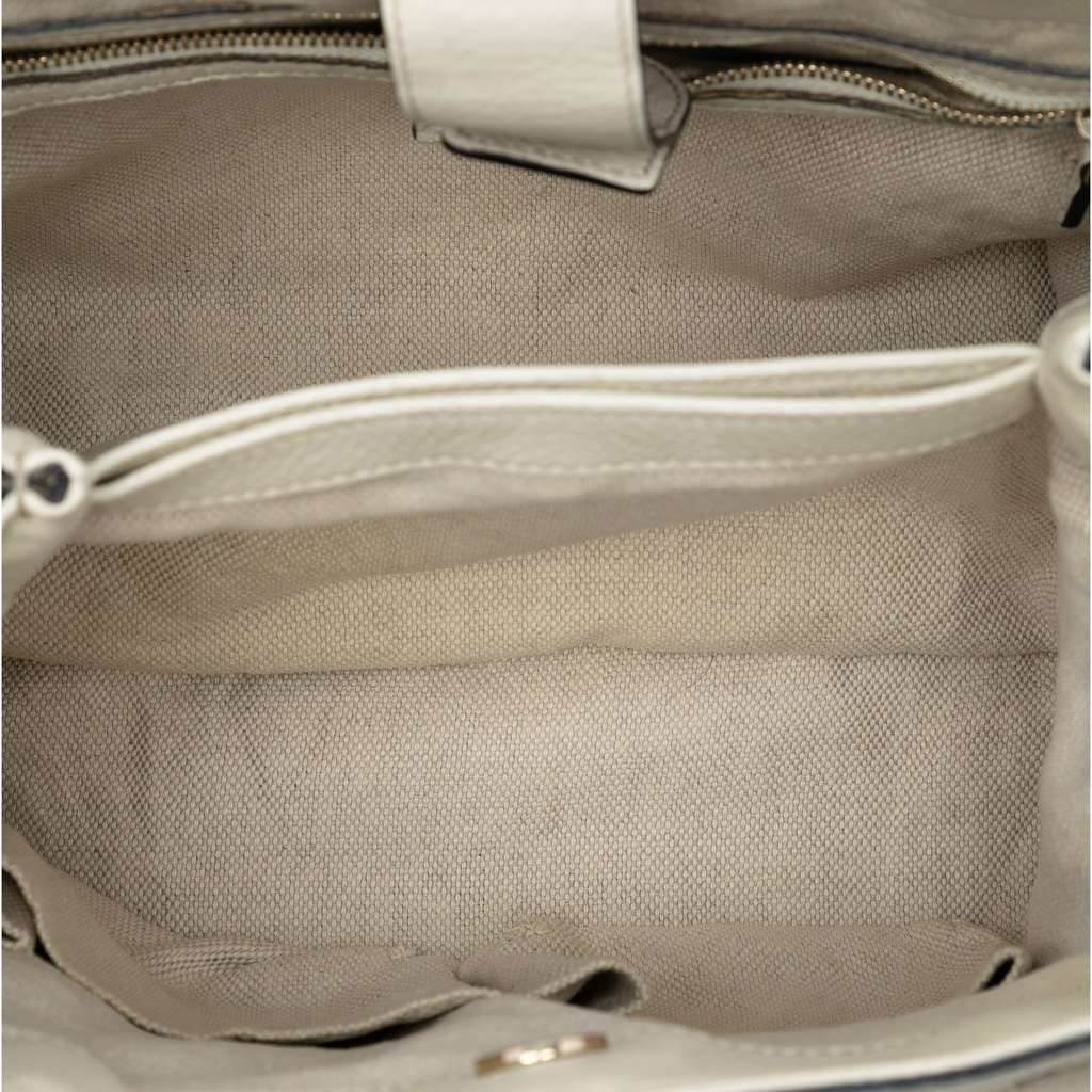 Gucci Small GG Canvas Diana Bamboo Top Handle Tote Beige Good condition - Model View