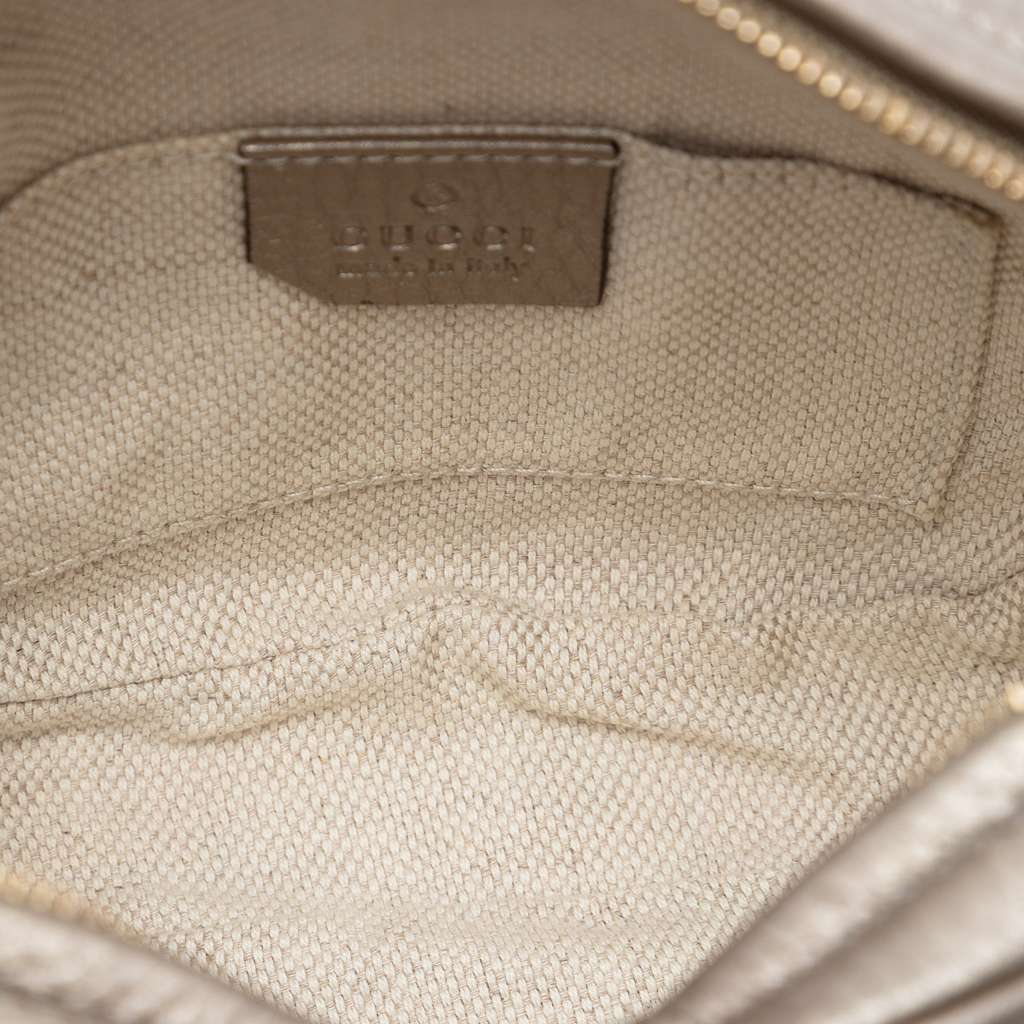 Gucci Mini Metallic Pebbled Calfskin Soho Chain Crossbody Gold Leather Good condition - Model View