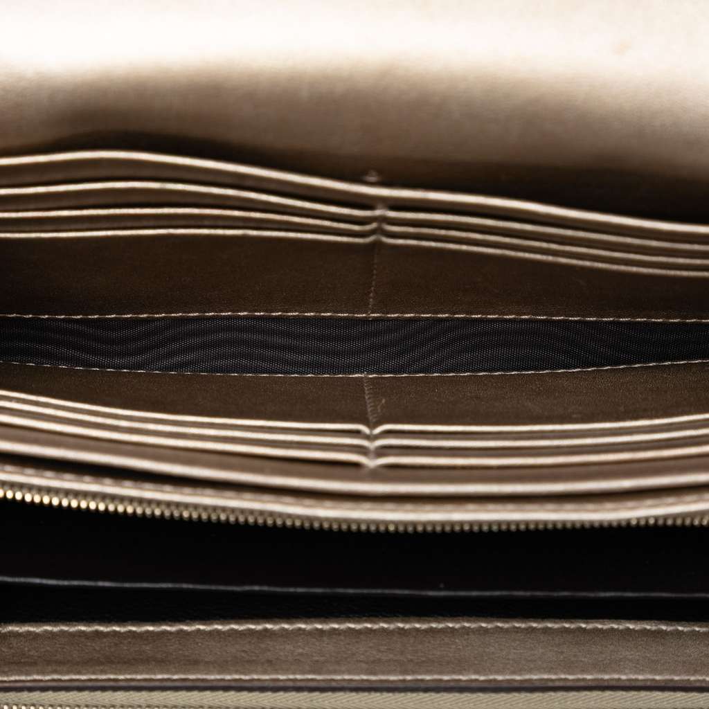 Gucci Metallic Microguccissima Dice Wallet On Chain Gold Leather Good condition - Model View