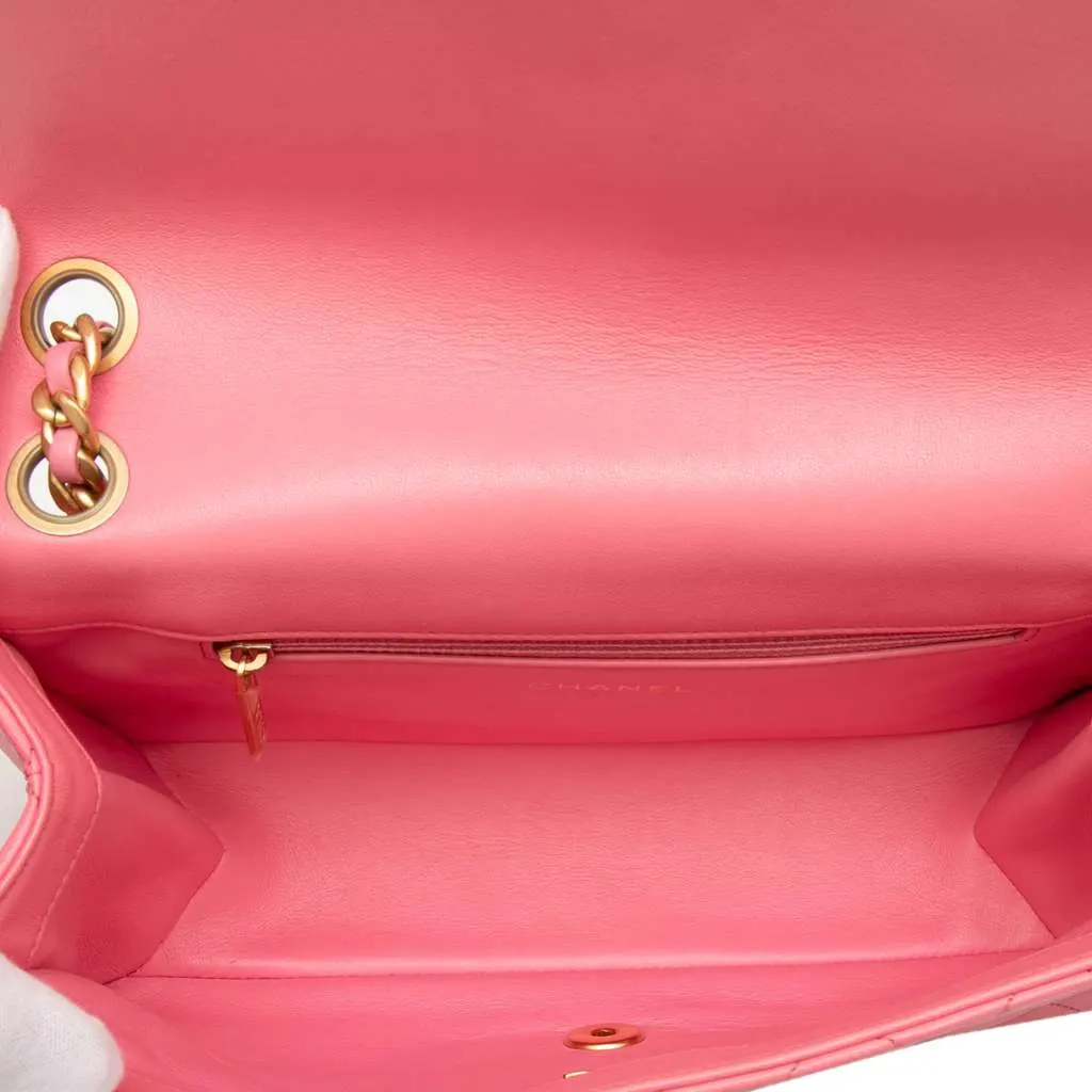 Chanel Medium Quilted Lambskin Logo Letters Chanel Touch Chain Flap Pink Leather Very good - Model View