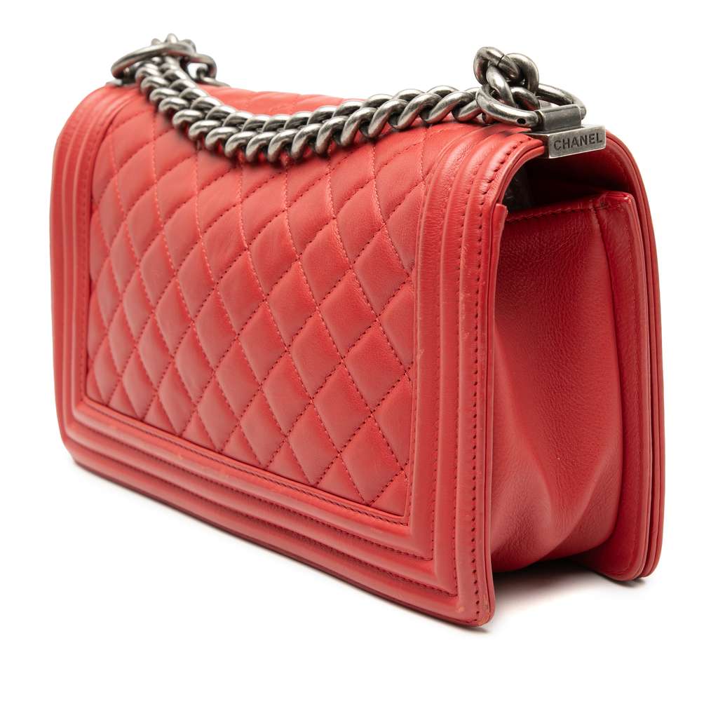 Chanel Old Medium Quilted Lambskin Boy Flap Red Leather Good condition - Back View