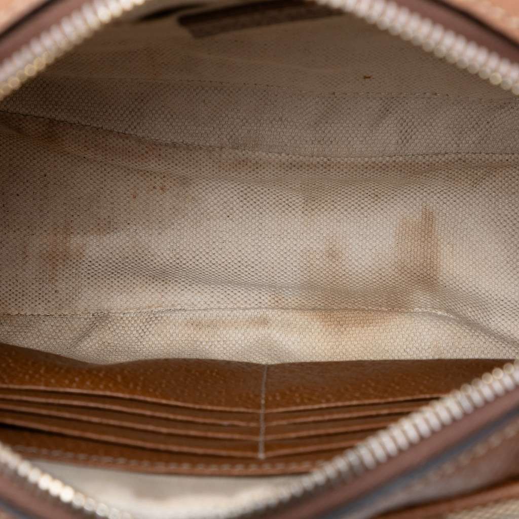 Gucci GG Canvas Bree Crossbody Beige Good condition - Model View