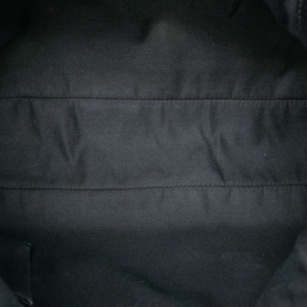 Gucci Medium GG Canvas Eclipse Shoulder Bag Black Canvas Good condition - Model View