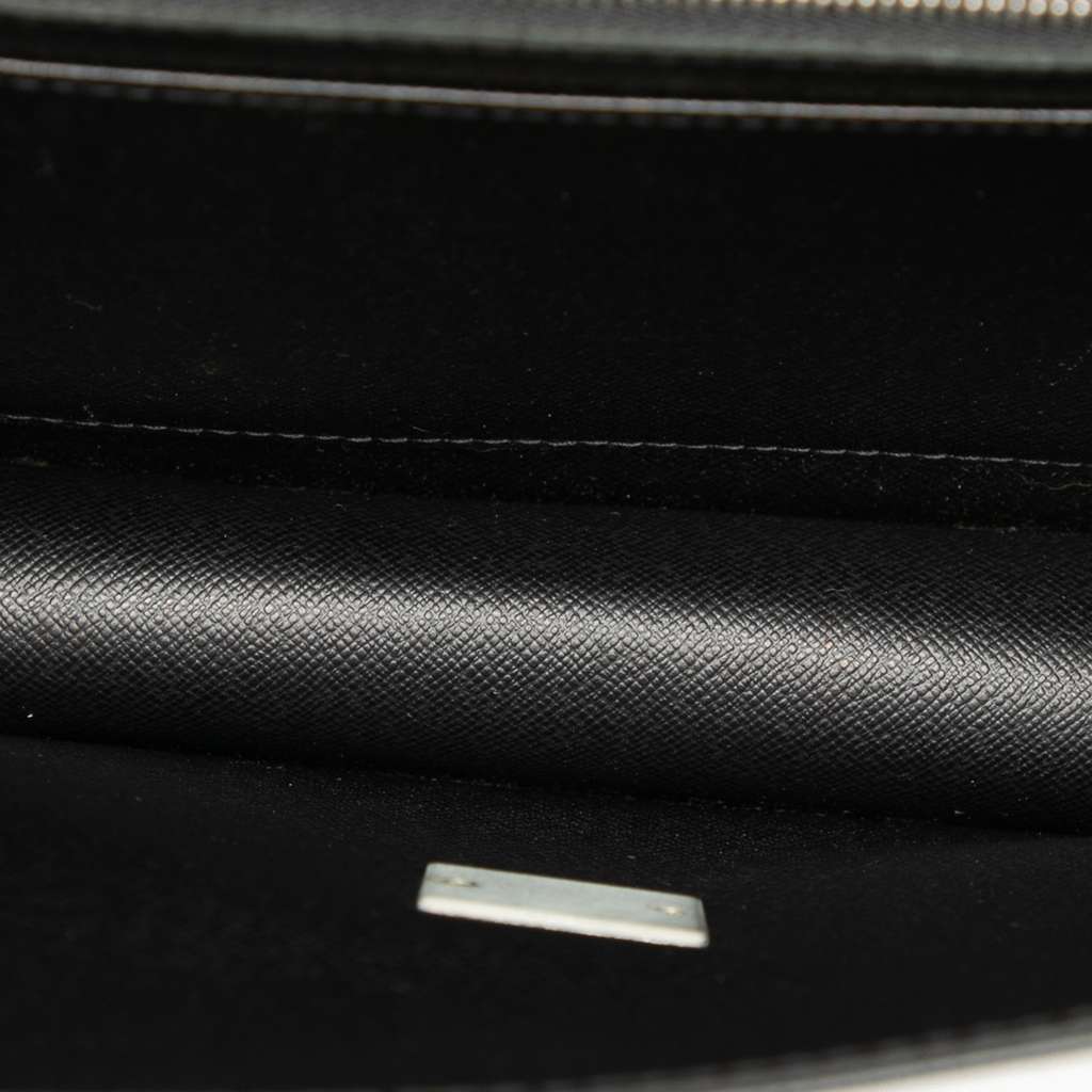 Louis Vuitton Taiga Selenga Black Leather Good condition - Model View