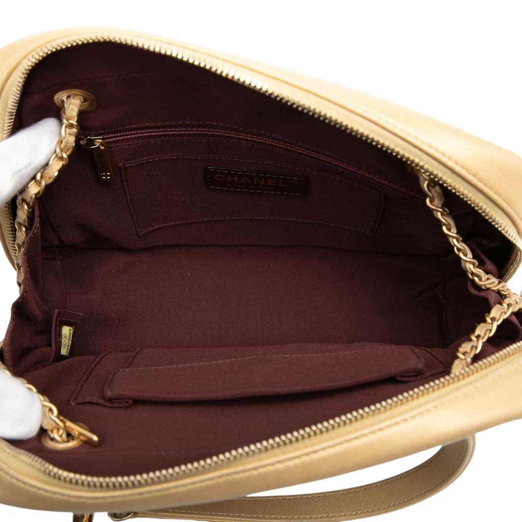 Chanel CC Chevron Lambskin Camera Shoulder Bag Black Leather Good condition - Model View