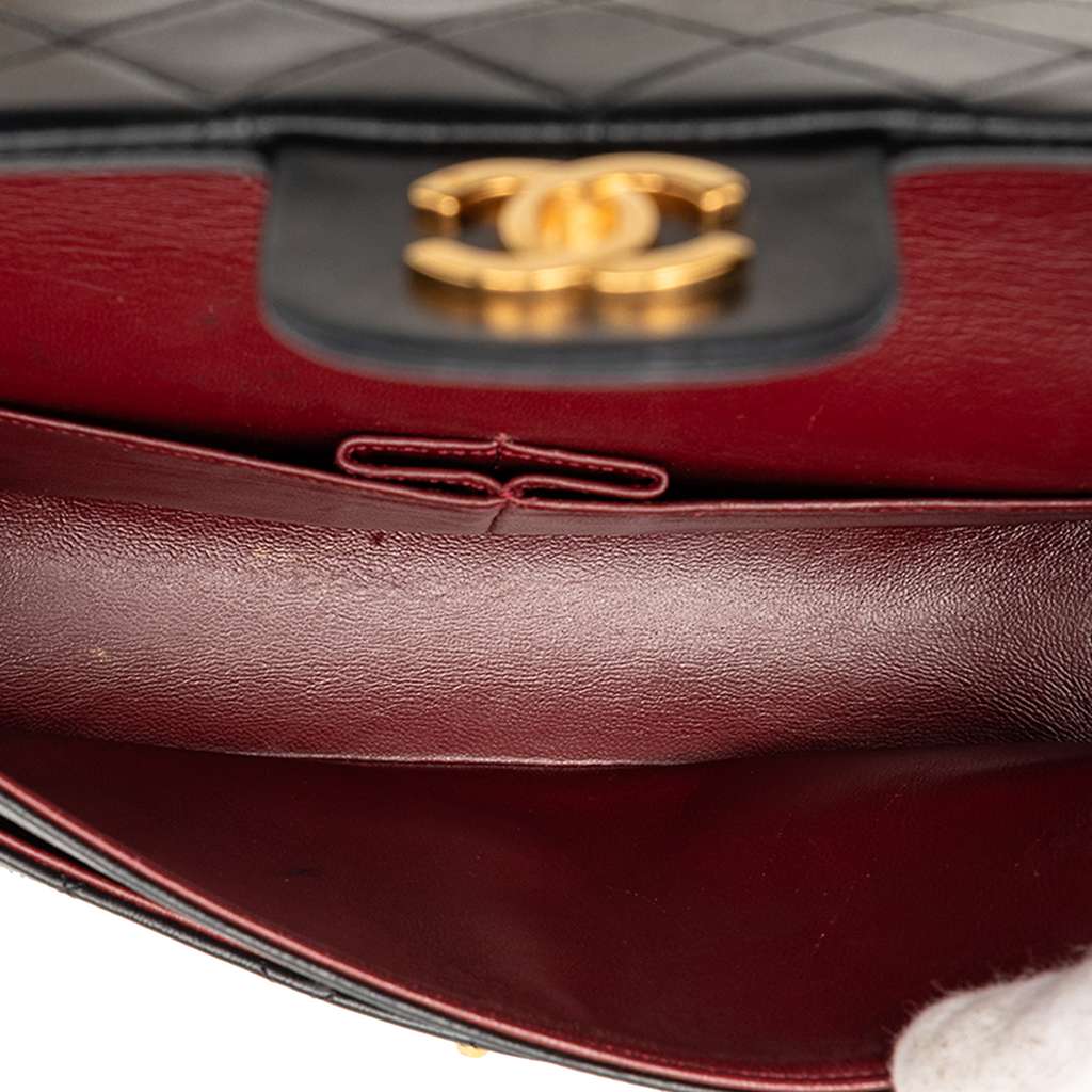 Chanel Medium Classic Lambskin Double Flap Black Leather Good condition - Model View