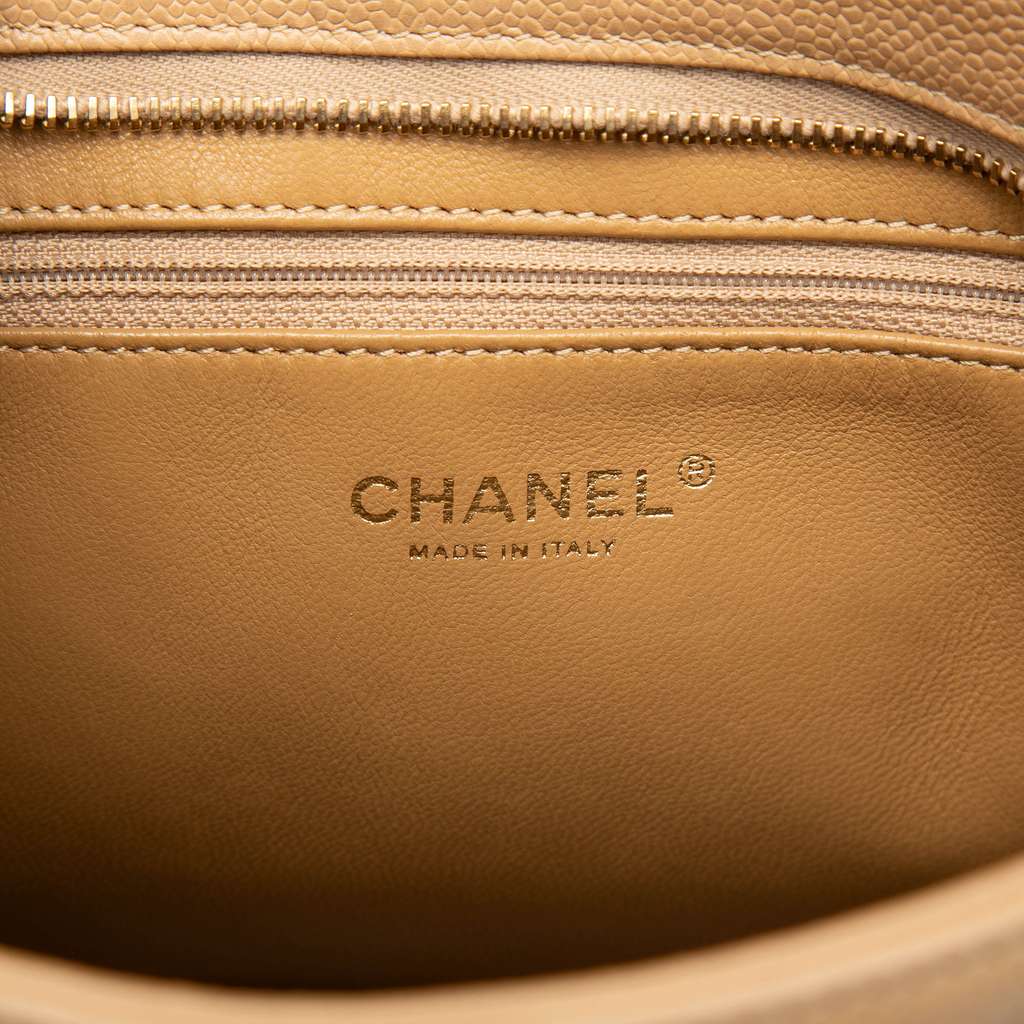 Chanel Caviar Medallion Tote Brown Leather Good condition - Box View