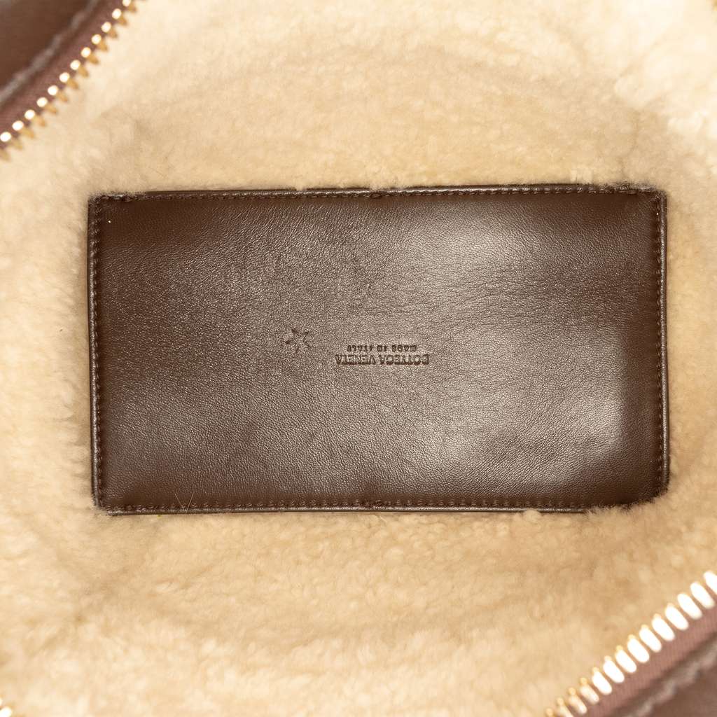Bottega Veneta Shearling Trimmed Leather Clutch Brown Leather Good condition - Model View