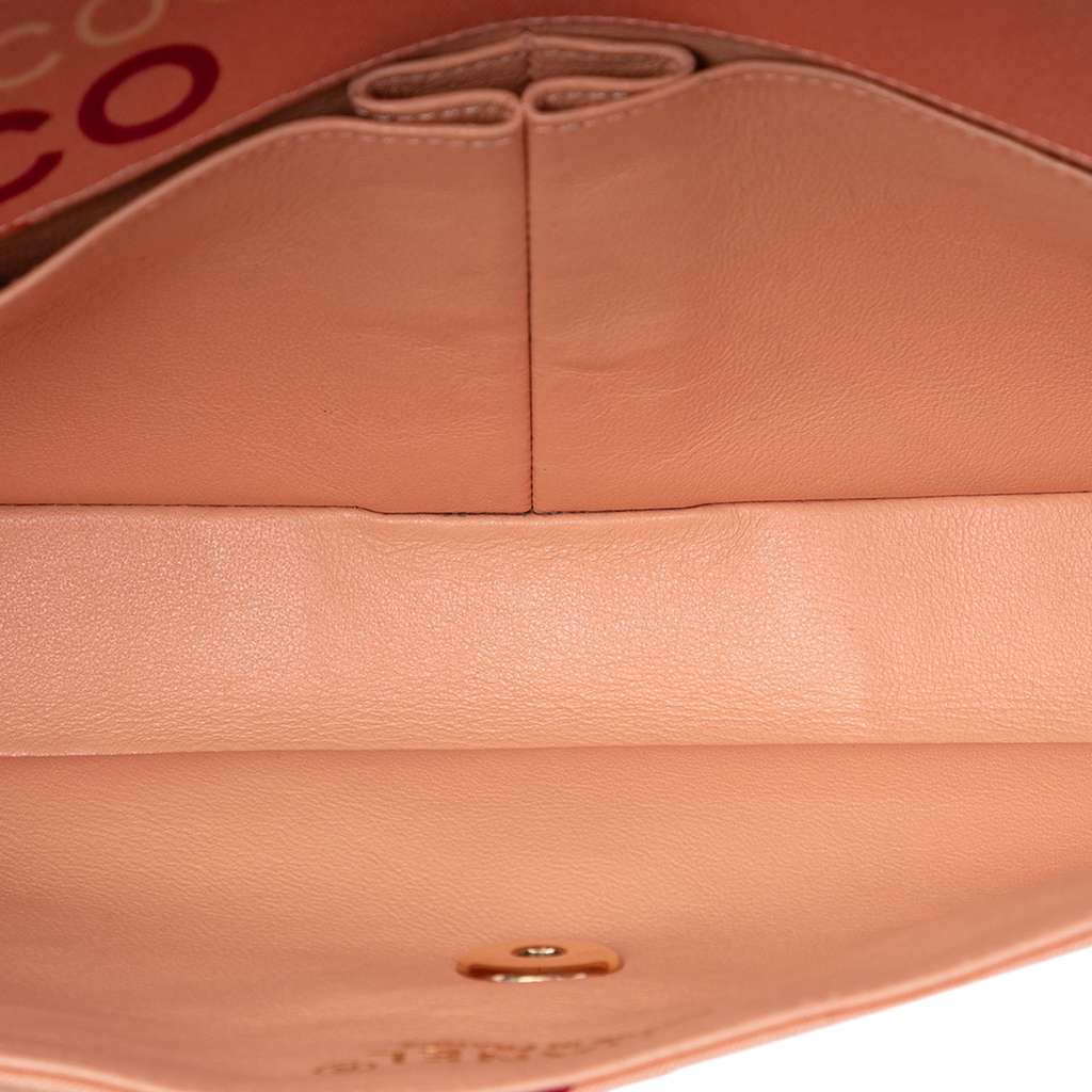 Chanel CC Chocolate Bar Canvas Logo East West Flap Pink Canvas Good condition - Model View