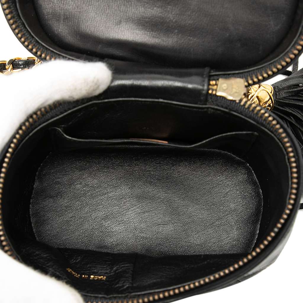 Chanel Quilted Lambskin Tassel Vanity Case with Chain Black Leather Good condition - Model View
