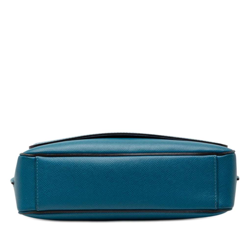 Louis Vuitton Taiga Roman PM Blue Leather Good condition - Inside View