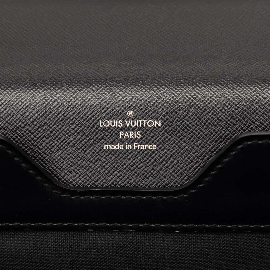Louis Vuitton Taiga Robusto 1 Black Leather Good condition - Box View