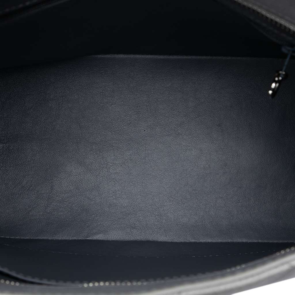 Chanel Caviar Medallion Tote Grey Leather Good condition - Model View