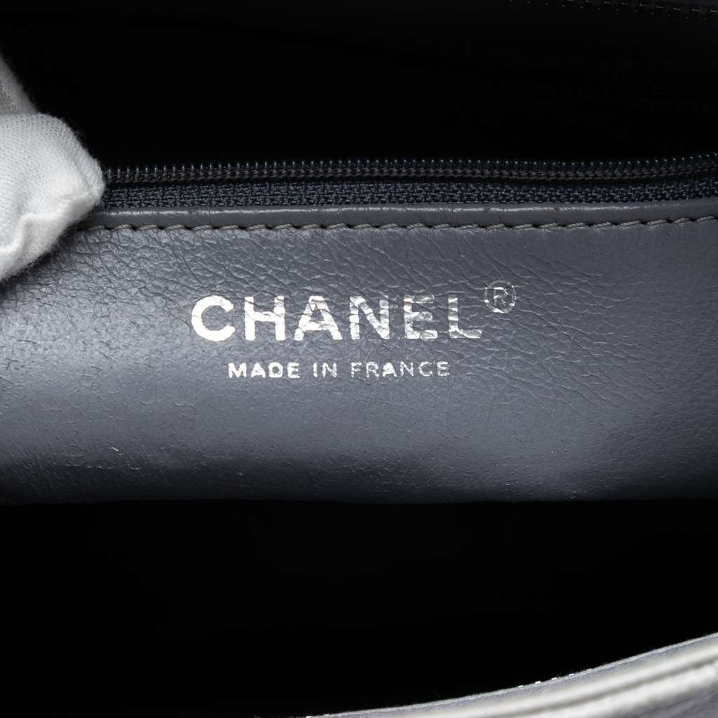 Chanel Caviar Medallion Tote Grey Leather Good condition - Box View