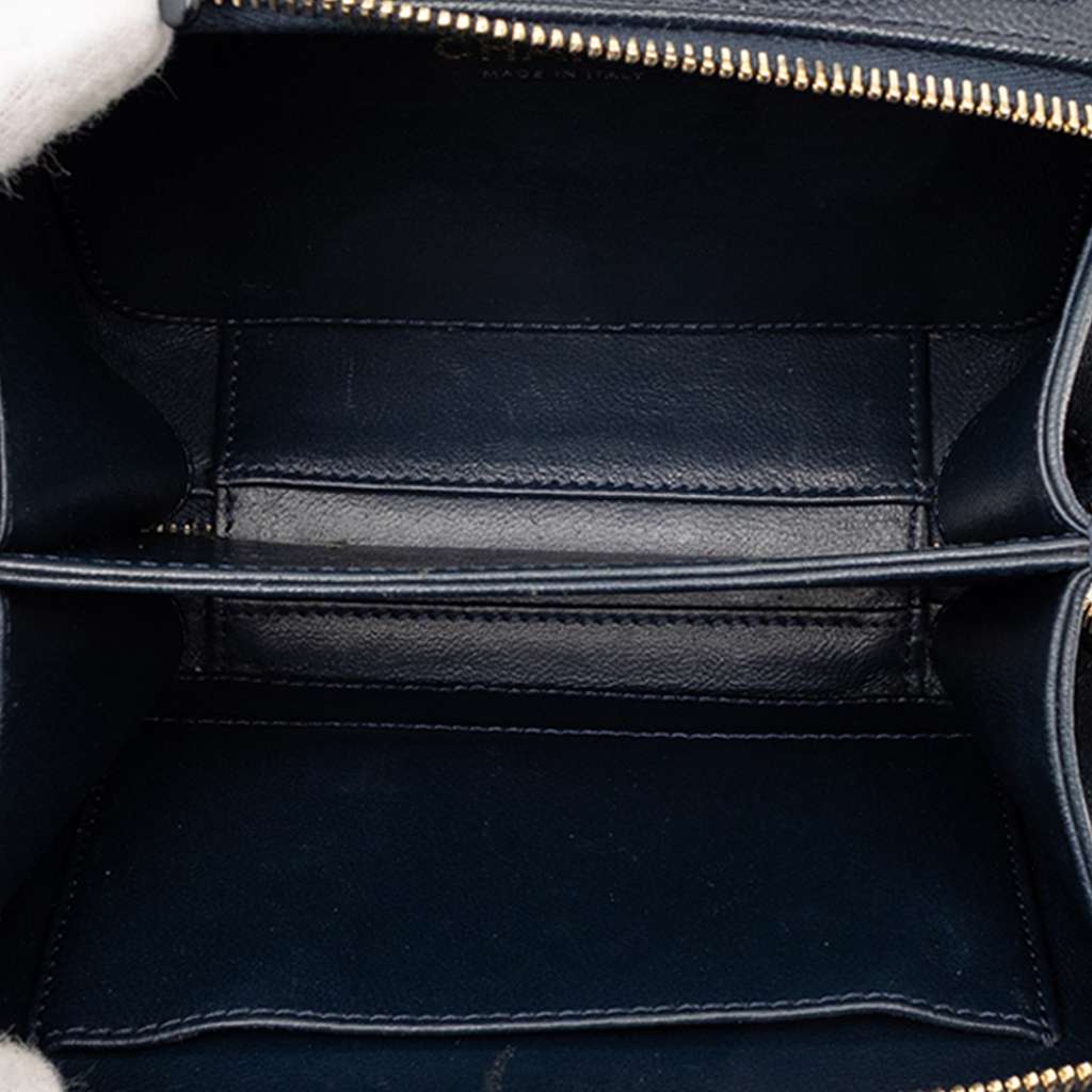 Chanel Small Caviar CC Filigree Vanity Case Blue Leather Good condition - Model View