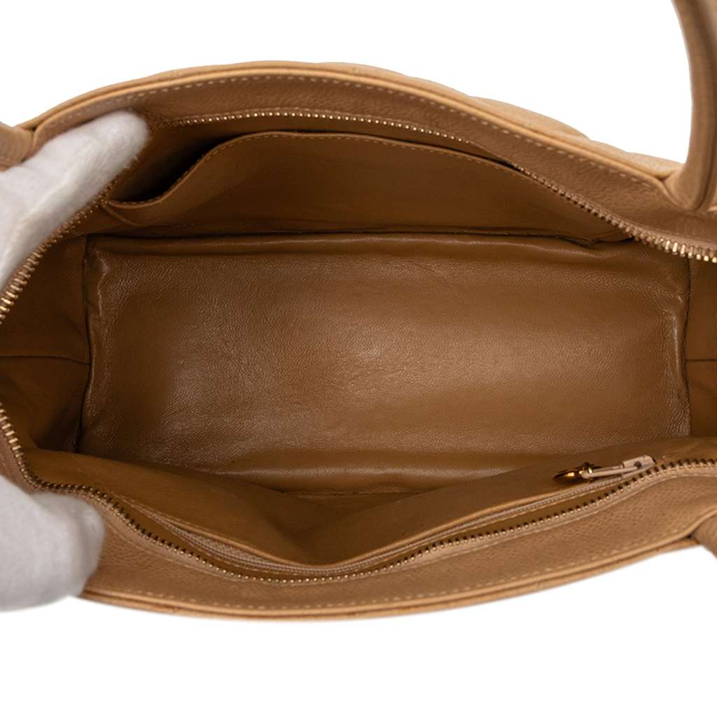 Chanel Caviar Medallion Tote Brown Leather Good condition - Model View