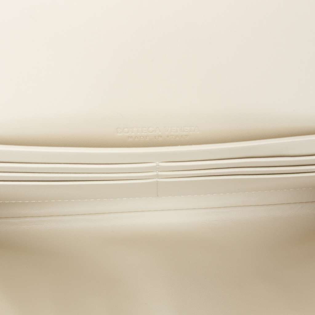 Bottega Veneta Lambskin Intrecciato Andiamo Clutch White Leather Good condition - Model View