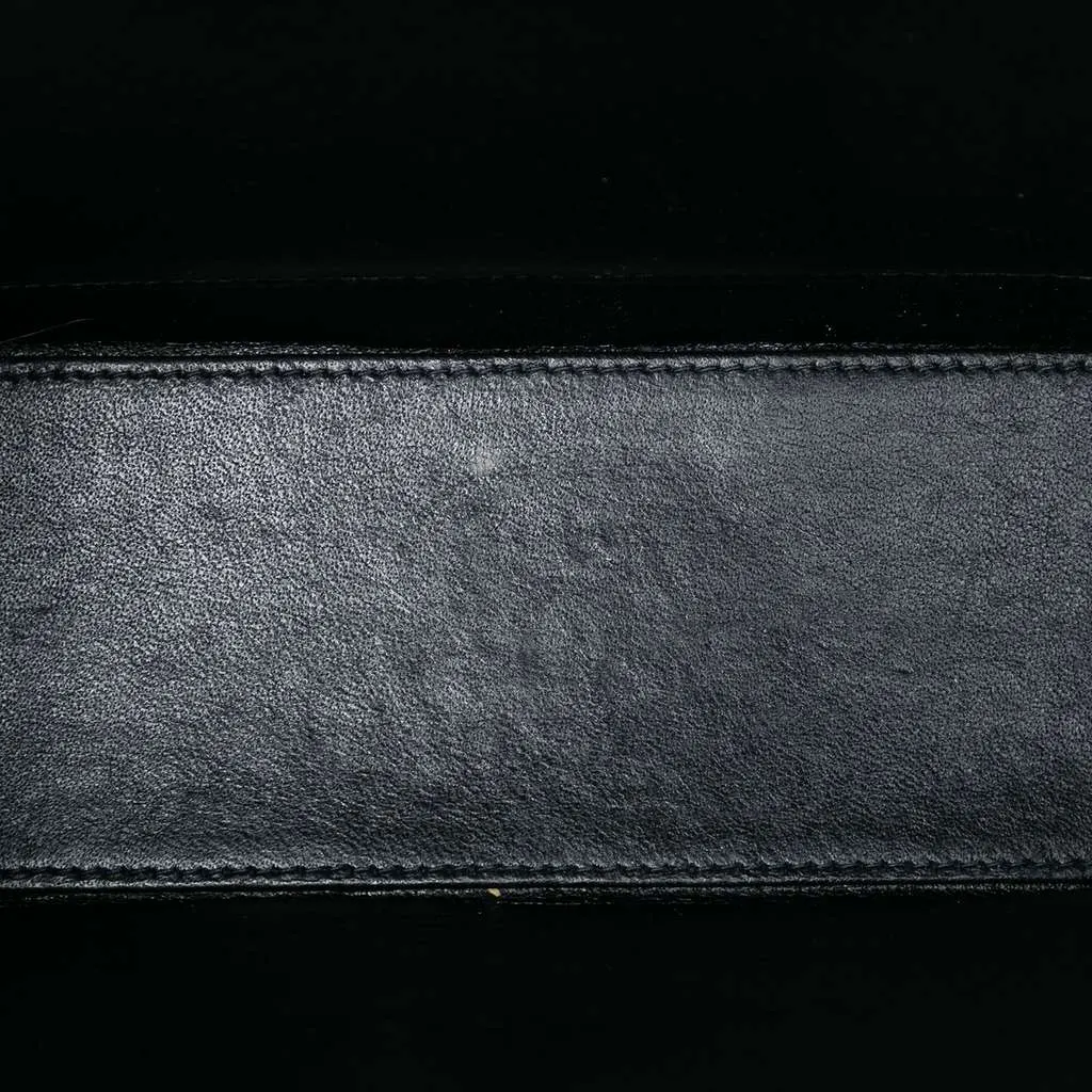 Chanel Grained Calfskin Flap Crossbody Black Leather Very good - Model View
