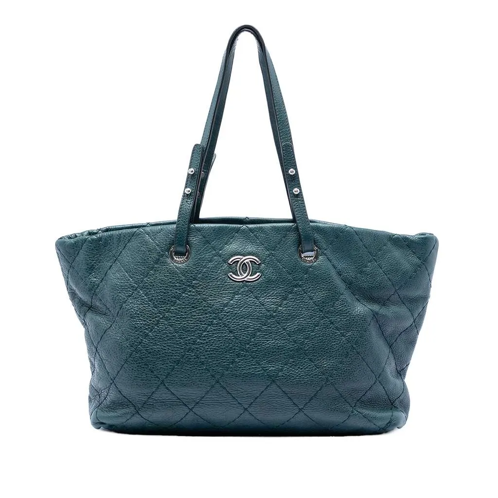 Chanel Large Glazed Calfskin On The Road Tote Green Leather Very good - Front View