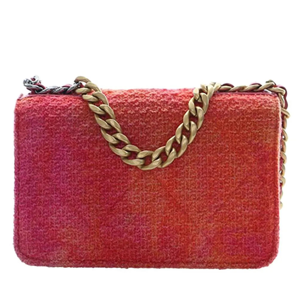 Chanel Tweed Ombre 19 Wallet On Chain Pink Tweed Very good - Model View