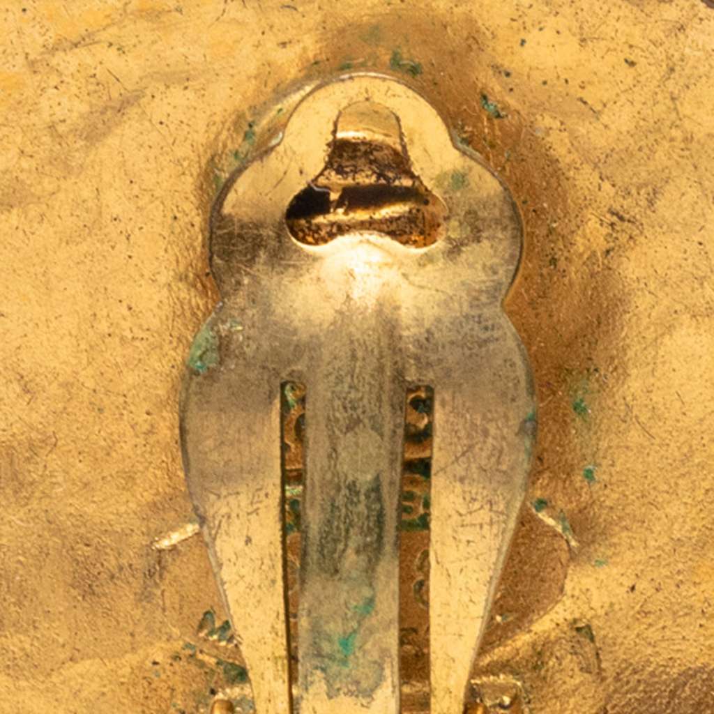 Chanel CC Gold Plated Round Clip On Earrings Gold Metal Good condition - Box View