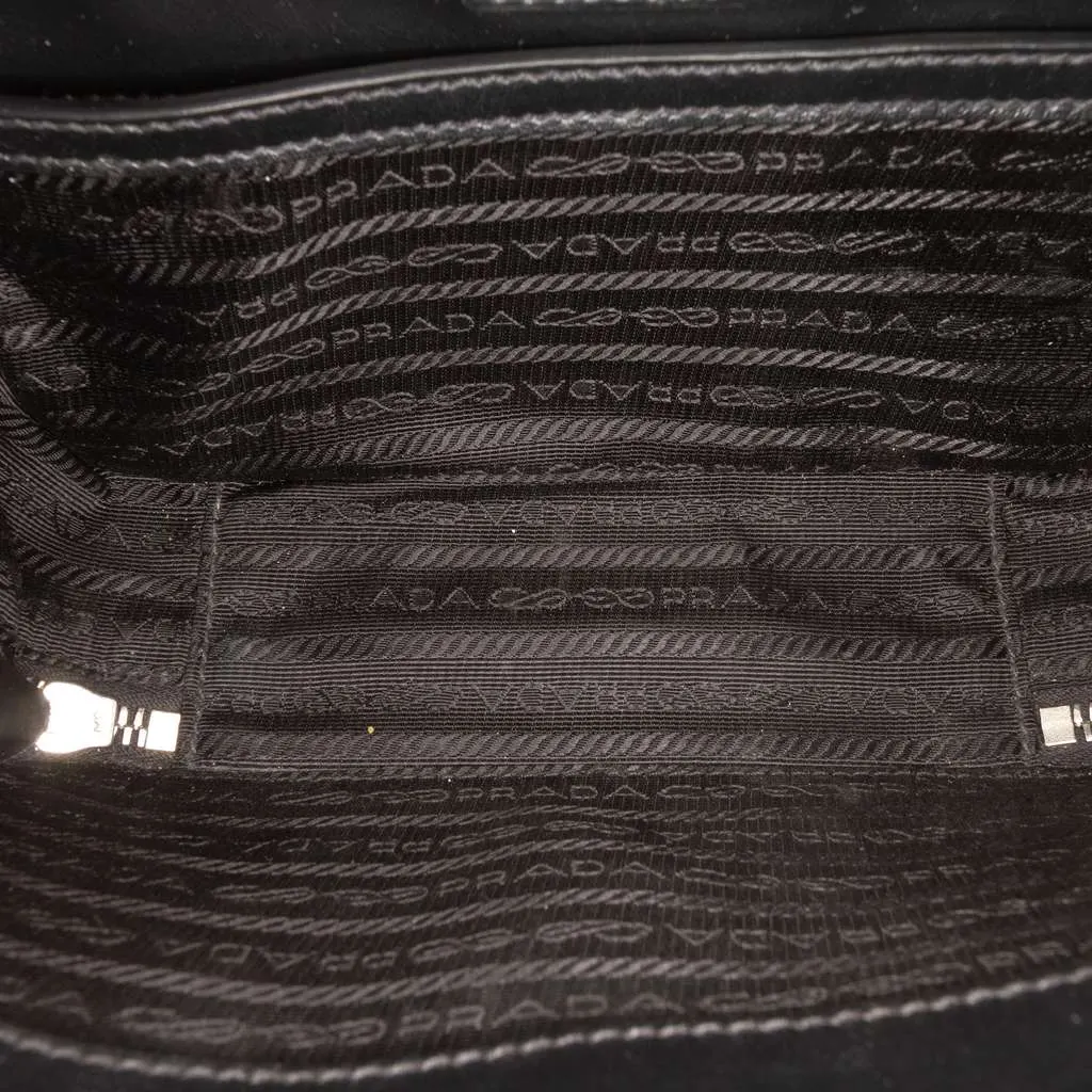 Prada Saffiano Brique Crossbody Black Leather Very good - Model View