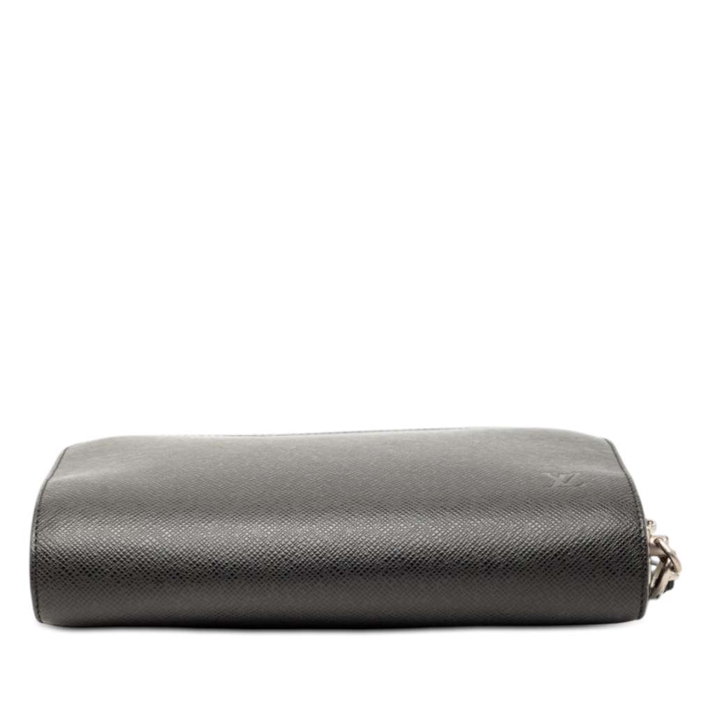 Louis Vuitton Taiga Pochette Baikal Black Leather Good condition - Inside View