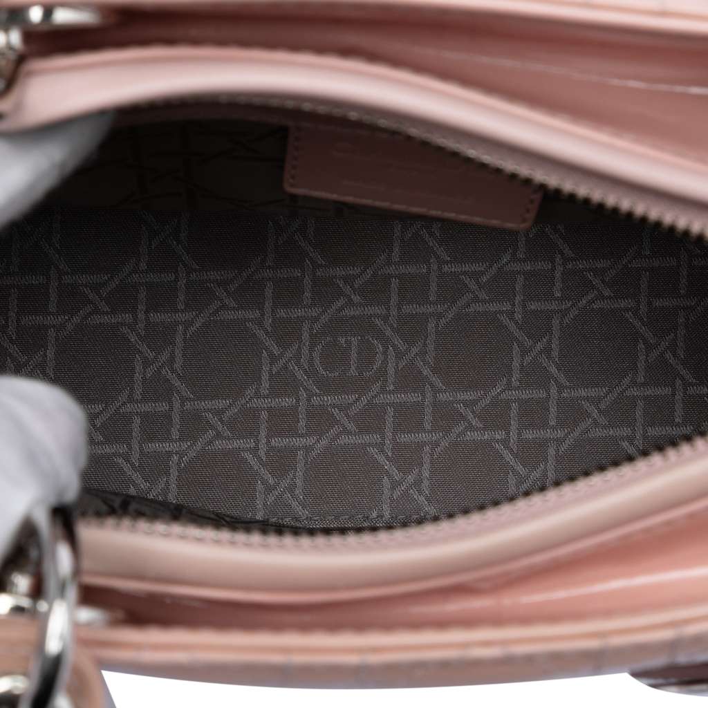 Dior Medium Patent Cannage Lady Dior Pink Leather Good condition - Model View