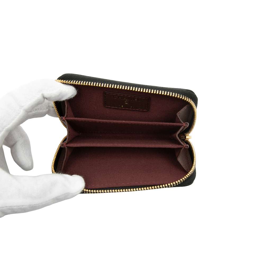 Chanel CC Quilted Lambskin Zipped Coin Purse Black Leather Good condition - Model View