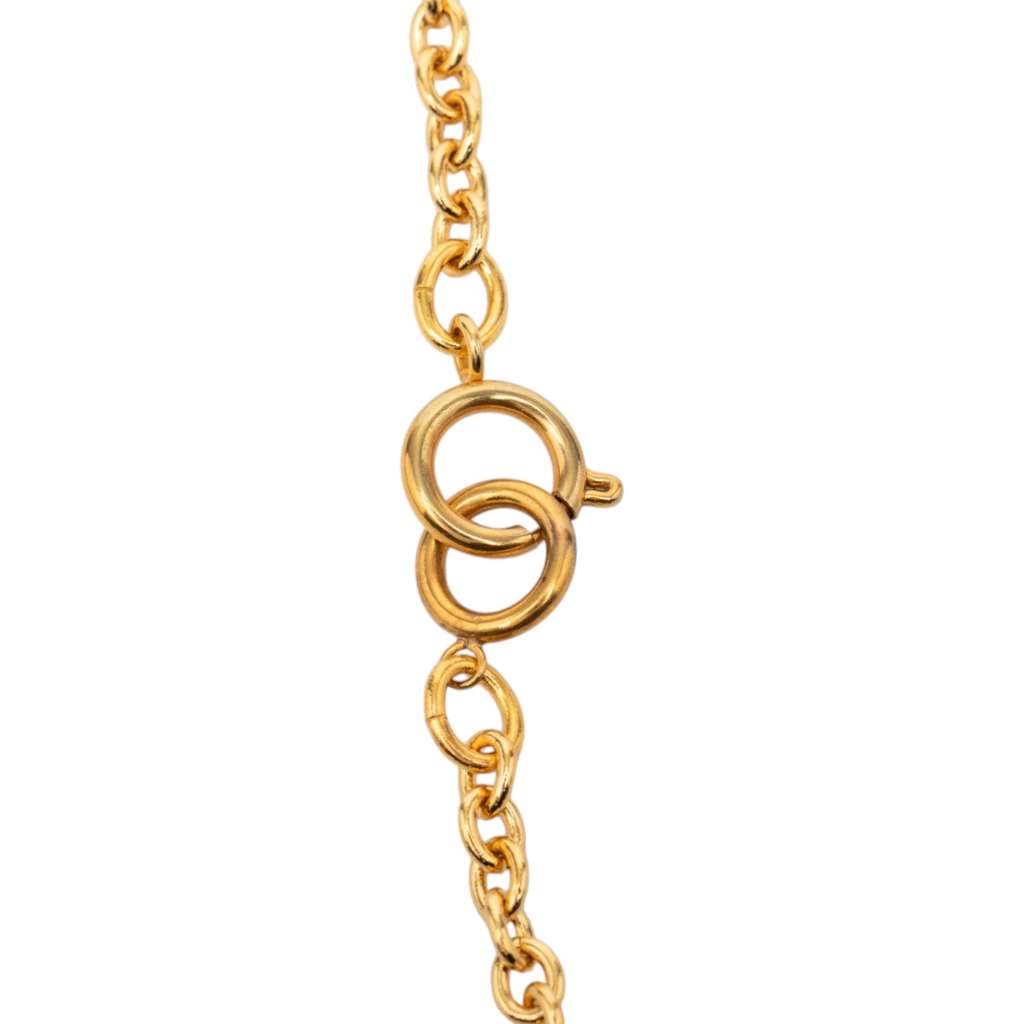 Chanel CC Gold Plated Diamond Shape Pendant Necklace Gold Metal Good condition - Model View