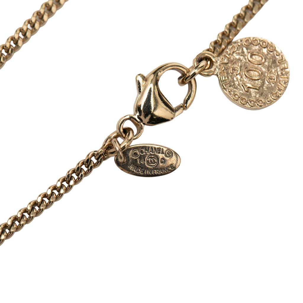 Chanel CC Gold Plated Pendant Necklace Gold Metal Good condition - Model View