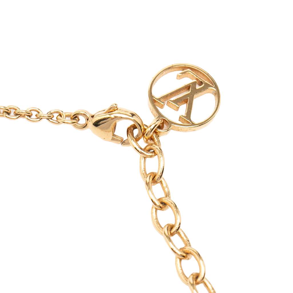 Louis Vuitton Gold Plated Essential V Necklace Gold Metal Good condition - Model View