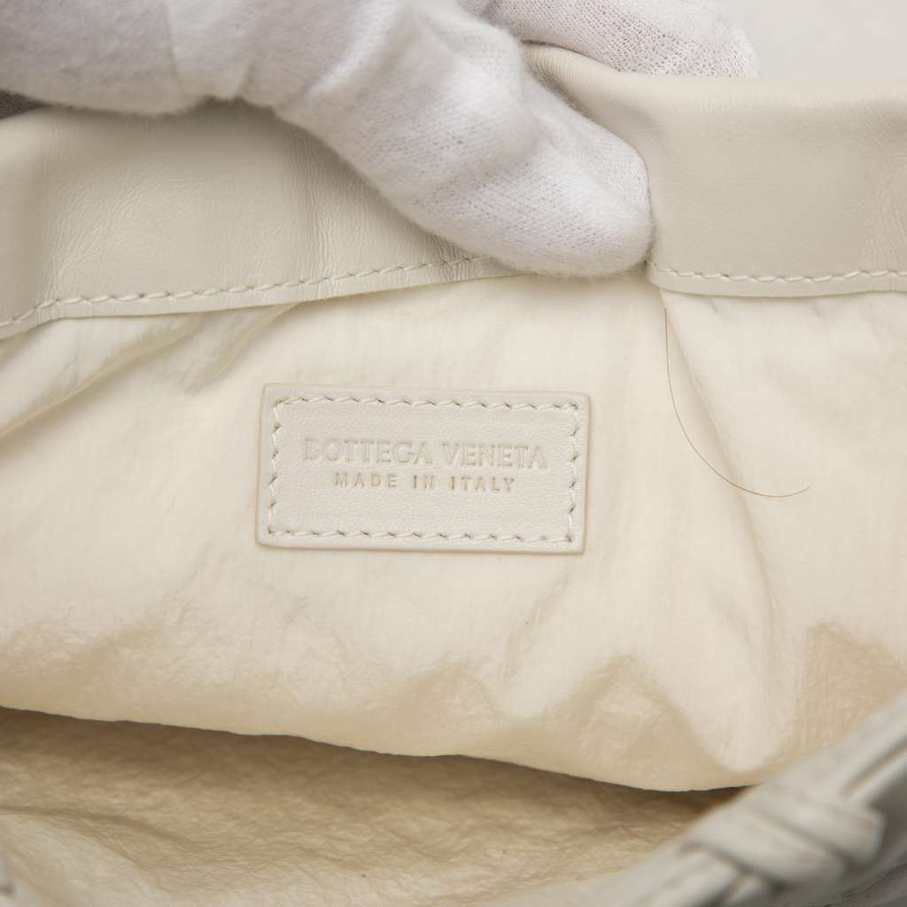 Bottega Veneta Medium Nappa Intrecciato Dustbag Drawstring Shoulder Bag White Leather Good condition - Box View