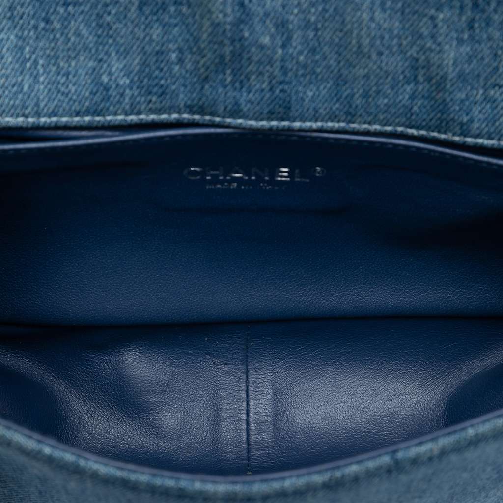 Chanel Old Medium Quilted Denim Boy Flap Blue Denim Good condition - Model View