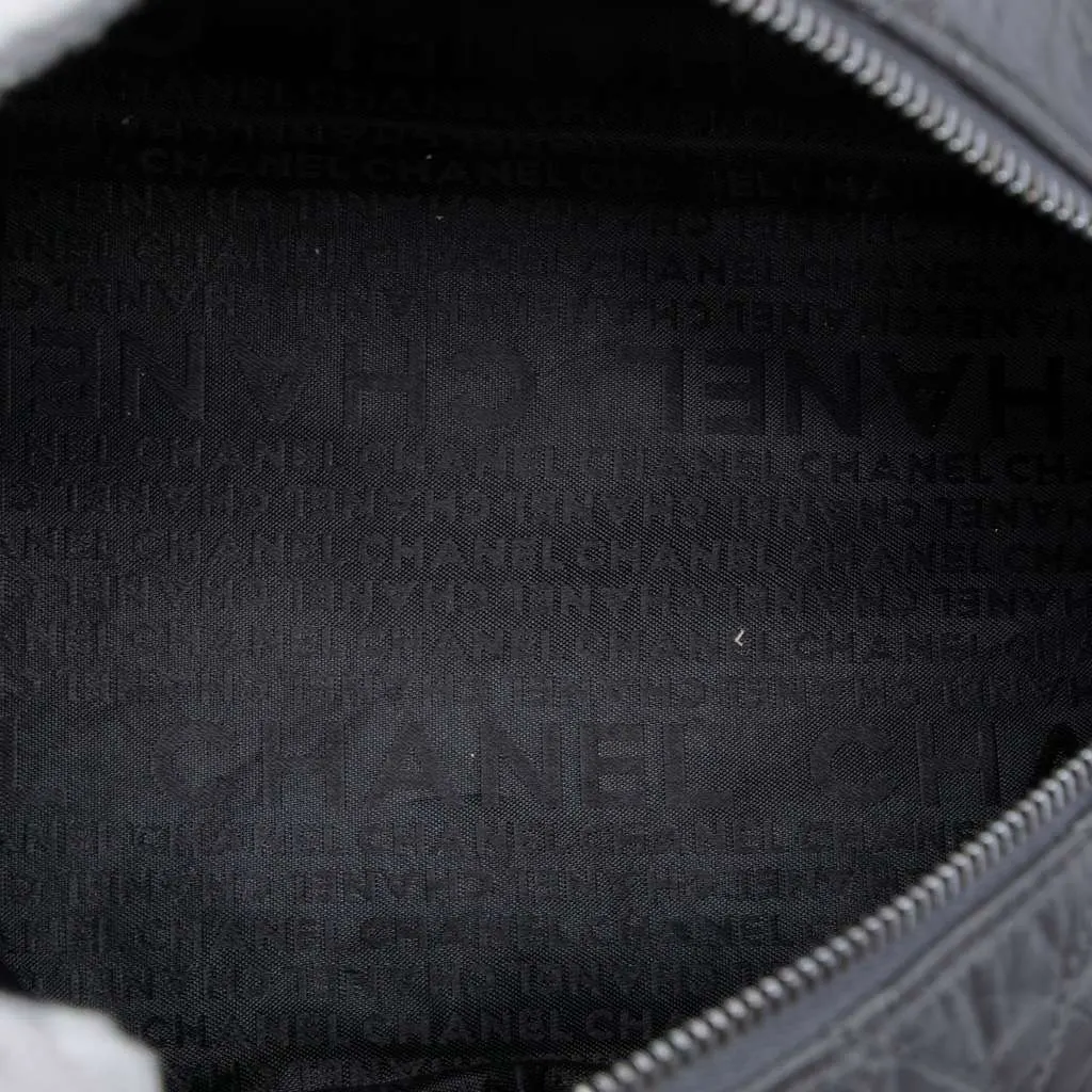 Chanel Small Distressed Lambskin Lady Braid Tote Black Leather Very good - Model View