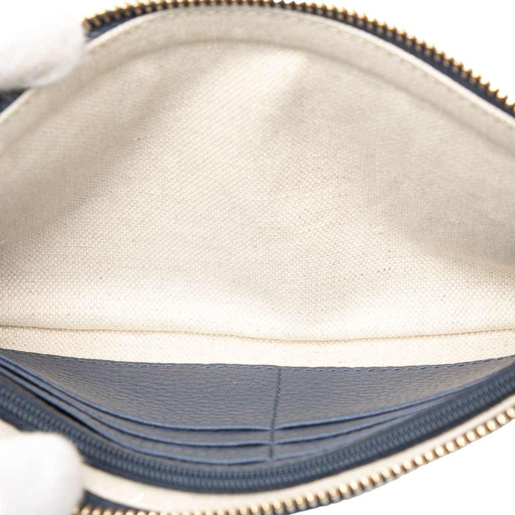 Gucci Pebbled Leather Swing Wristlet Pouch Blue Leather Good condition - Model View