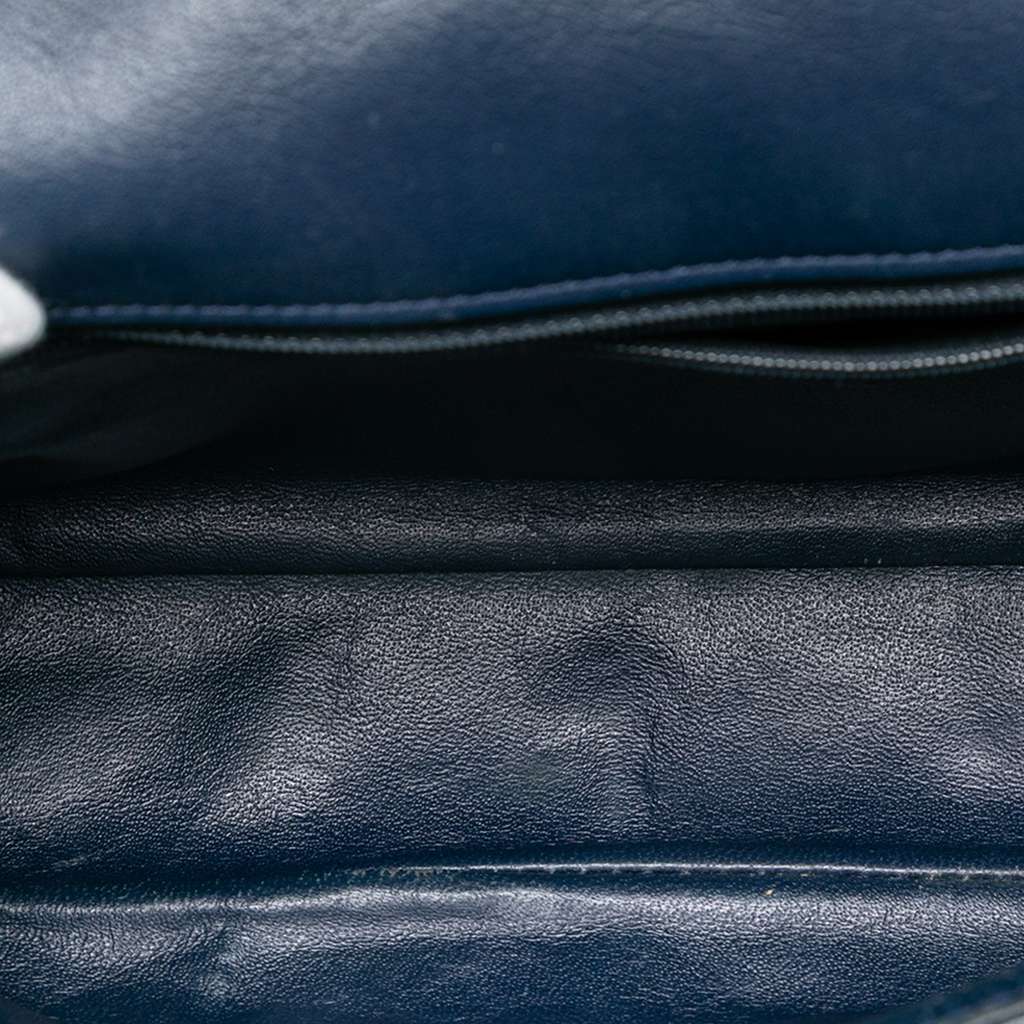 Chanel Small Classic Chevron Patent Single Flap Blue Leather Good condition - Model View