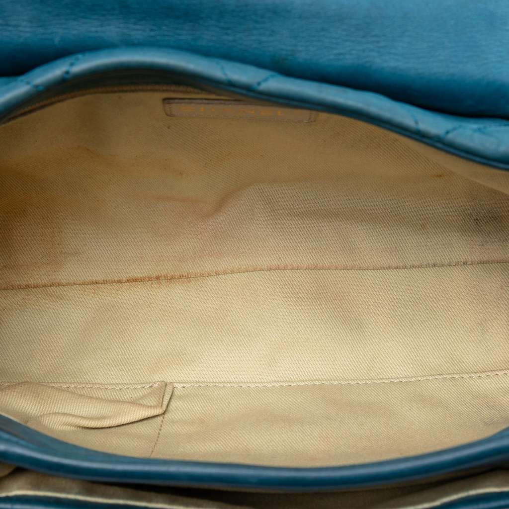 Chanel Large Quilted Iridescent Calfskin Chic Quilt Flap Blue Leather Good condition - Model View